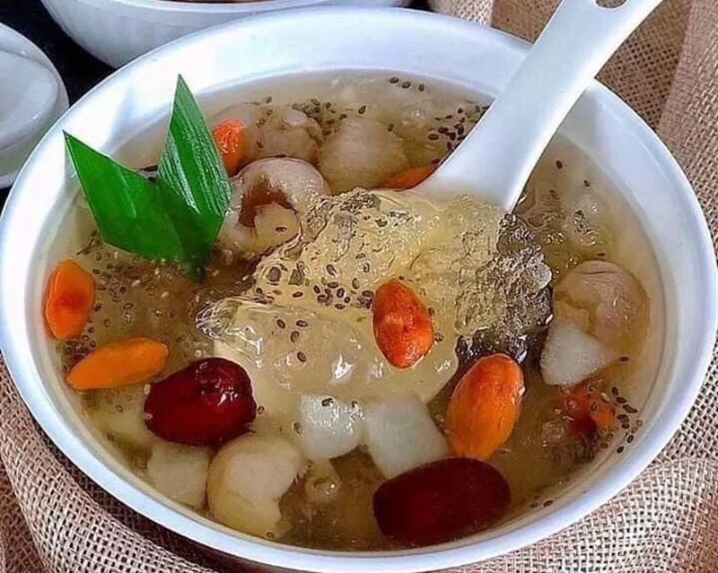 Thưởng thức chè dưỡng nhan thanh mát