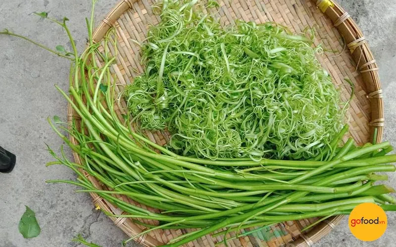 Rau muống chẻ ngâm nước chanh