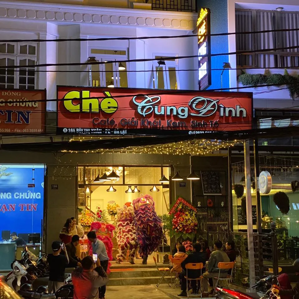Không gian quán chè Đà Lạt Cung Đình