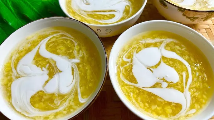 Cận cảnh hạt đậu xanh bóc vỏ đã ngâm mềm