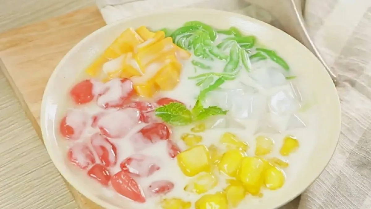 Chè hạt đác dâu tây bánh lọt