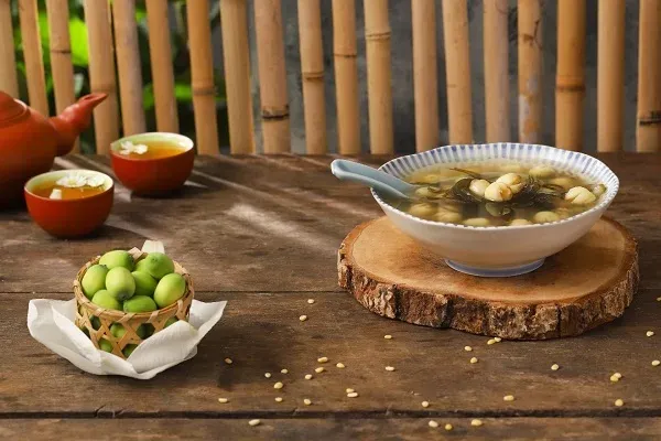 Chè hạt sen đậu xanh hấp dẫn