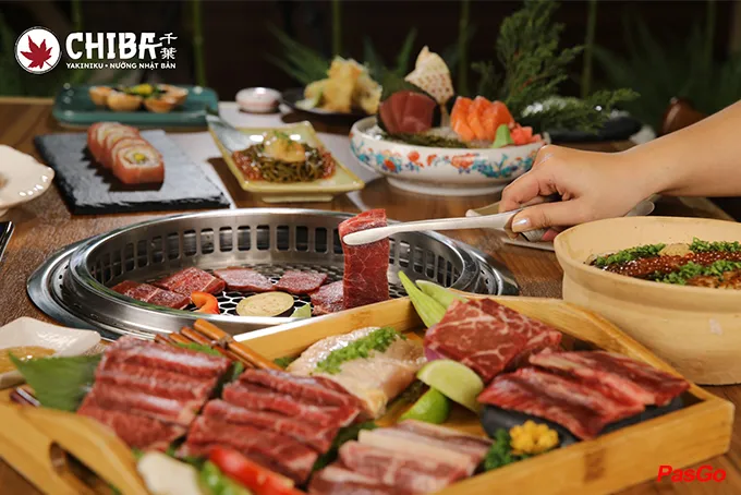 Không gian nhà hàng Chiba Yakiniku với bàn nướng kiểu Nhật