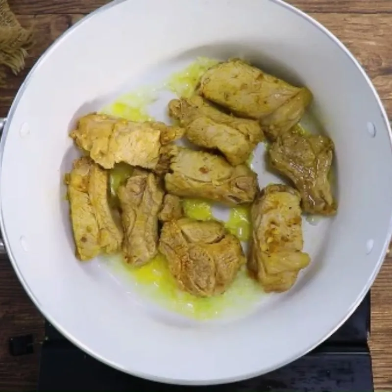 Hầm sườn với đậu và rau củ