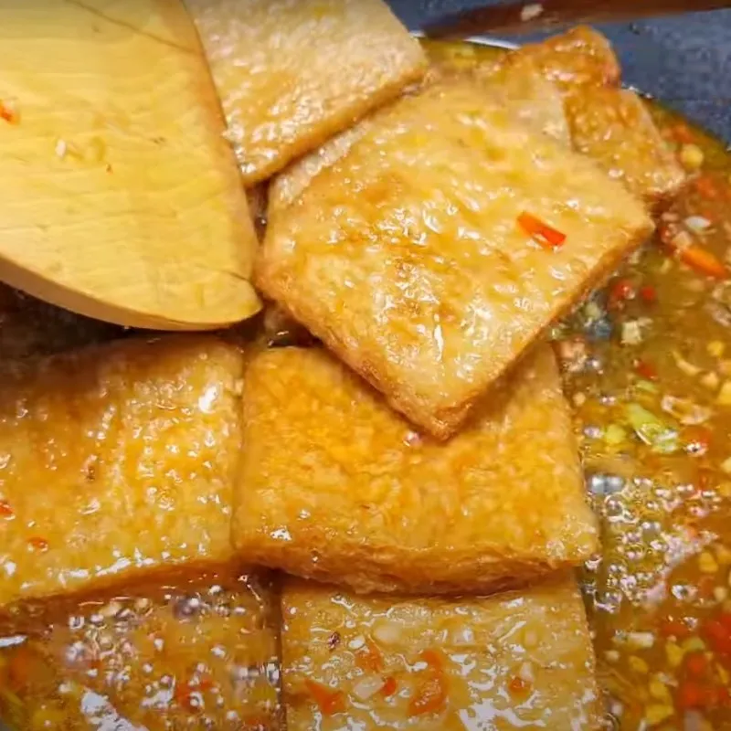 Chiên sườn non chay và rim sốt mặn ngọt