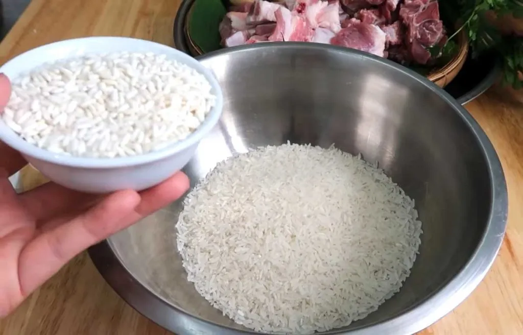 Cho gạo với nếp vào chung để vo