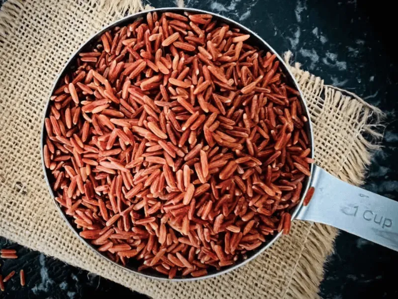 Chuẩn bị gạo lứt để nấu