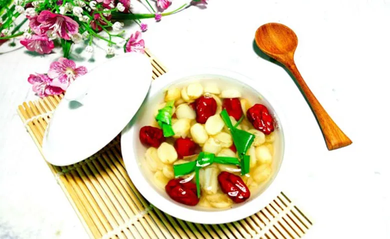 Thành phẩm món chè hạt sen táo đỏ