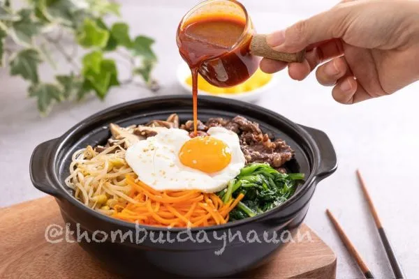 Trình bày bát cơm trộn Bibimbap chuyên nghiệp