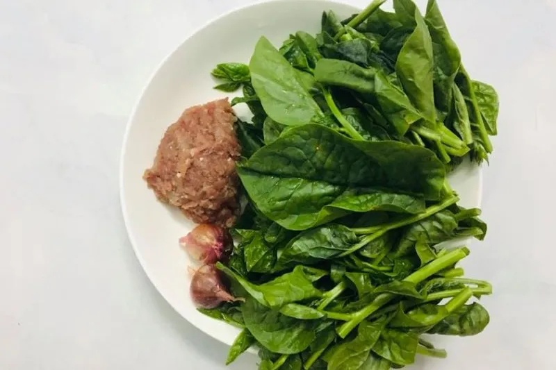 Các nguyên liệu cần thiết cho món rau mồng tơi nấu canh thịt nạc băm