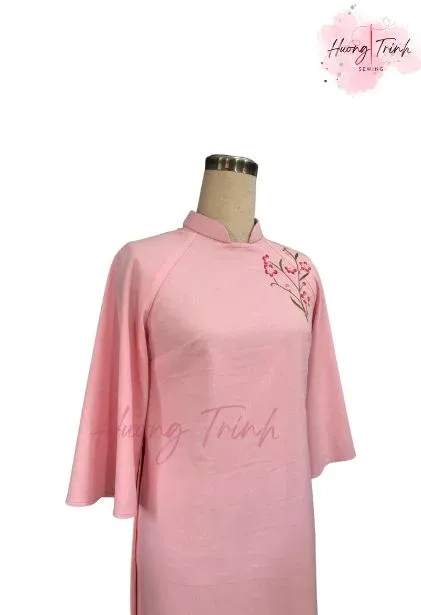 Dáng áo dài suông truyền thống tinh tế cho phái đẹp