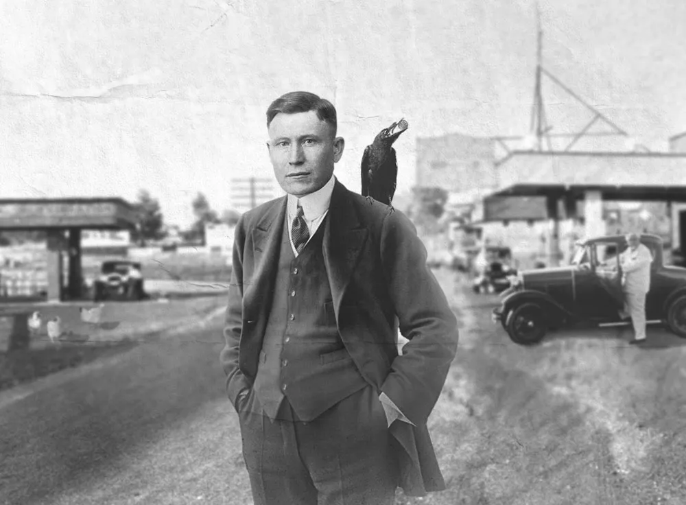 Chân dung Harland Sanders thời trẻ trước khi ông trở thành biểu tượng toàn cầu với bộ râu trắng và bộ vest sáng màu.