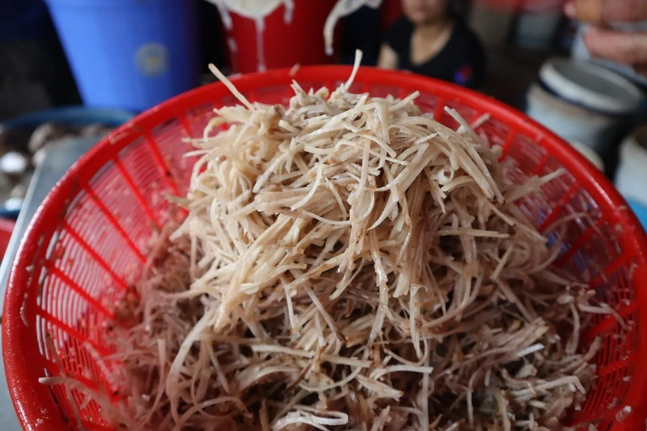 Củ chuối thái sợi mỏng