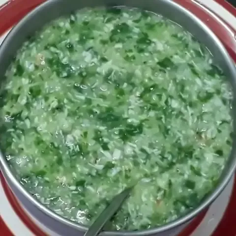 Rau mồng tơi nấu cháo cua giúp bé nhuận tràng và thanh lọc cơ thể hiệu quả nhất