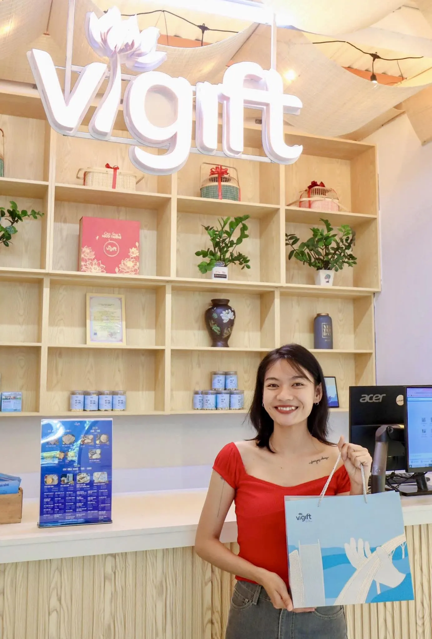 Cửa hàng đặc sản Đà Nẵng làm quà