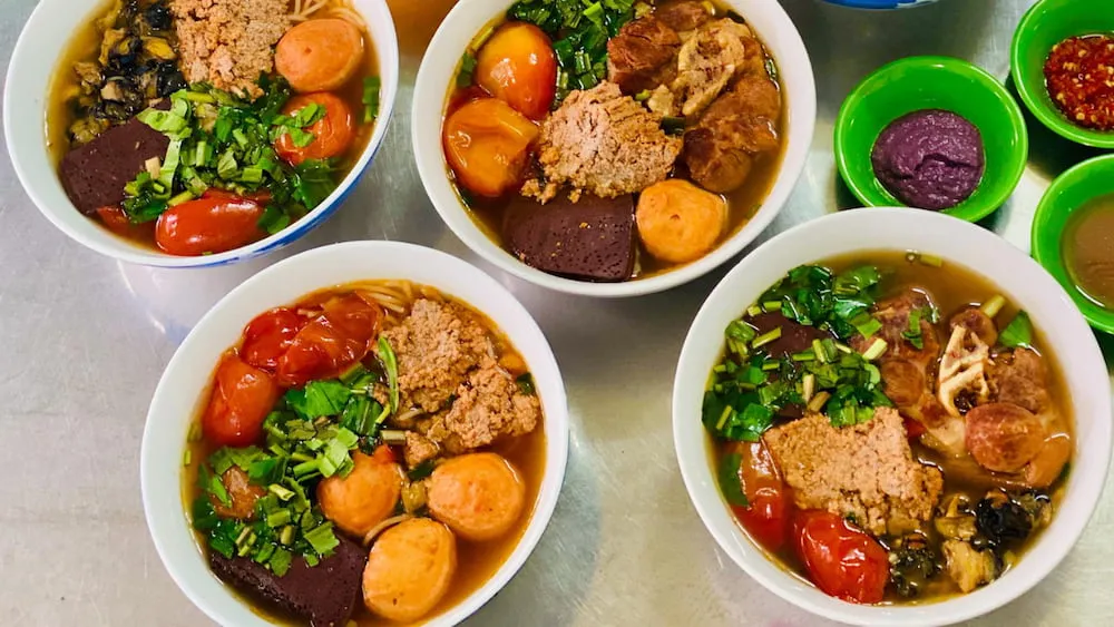 Bún Riêu GỐC được chế biến cầu kỳ với nước dùng ngọt thanh