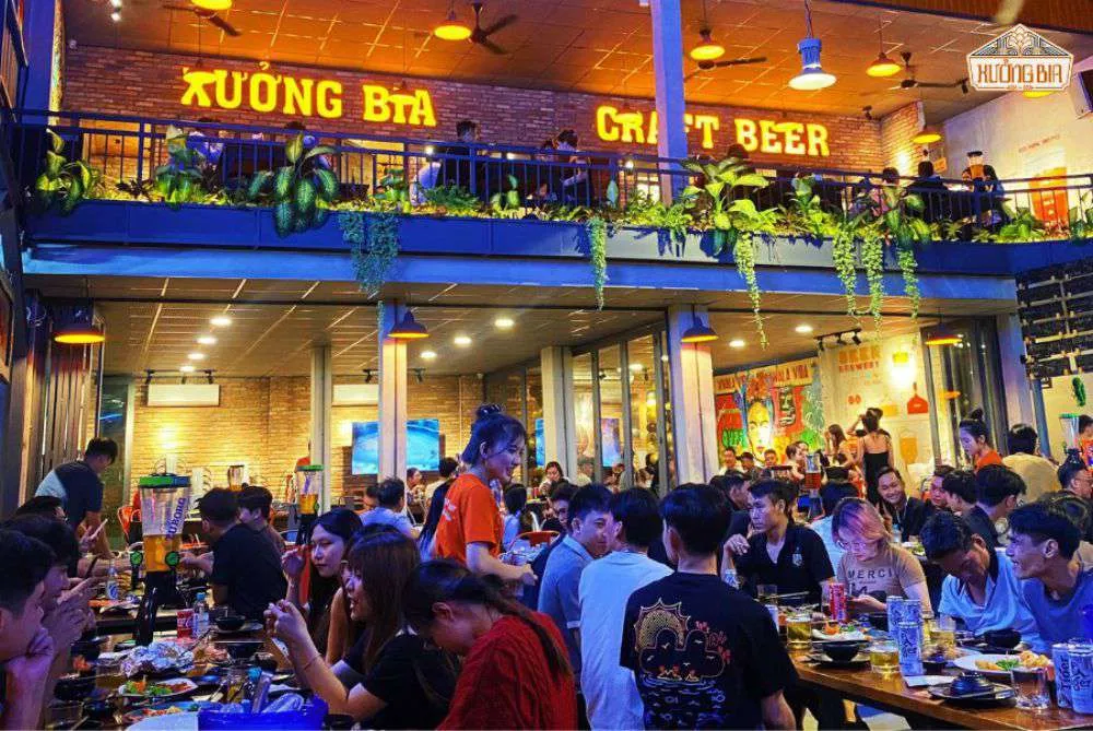 Không gian hiện đại tại Xưởng Bia Restaurant Lê Văn Việt