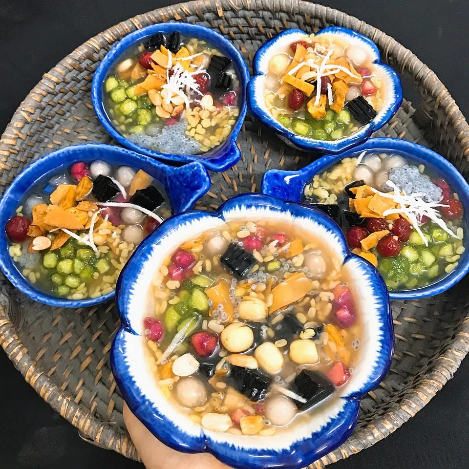 Chè thập cẩm cô Sáu - Quán chè ngon ở Hội An nhiều du khách yêu thích