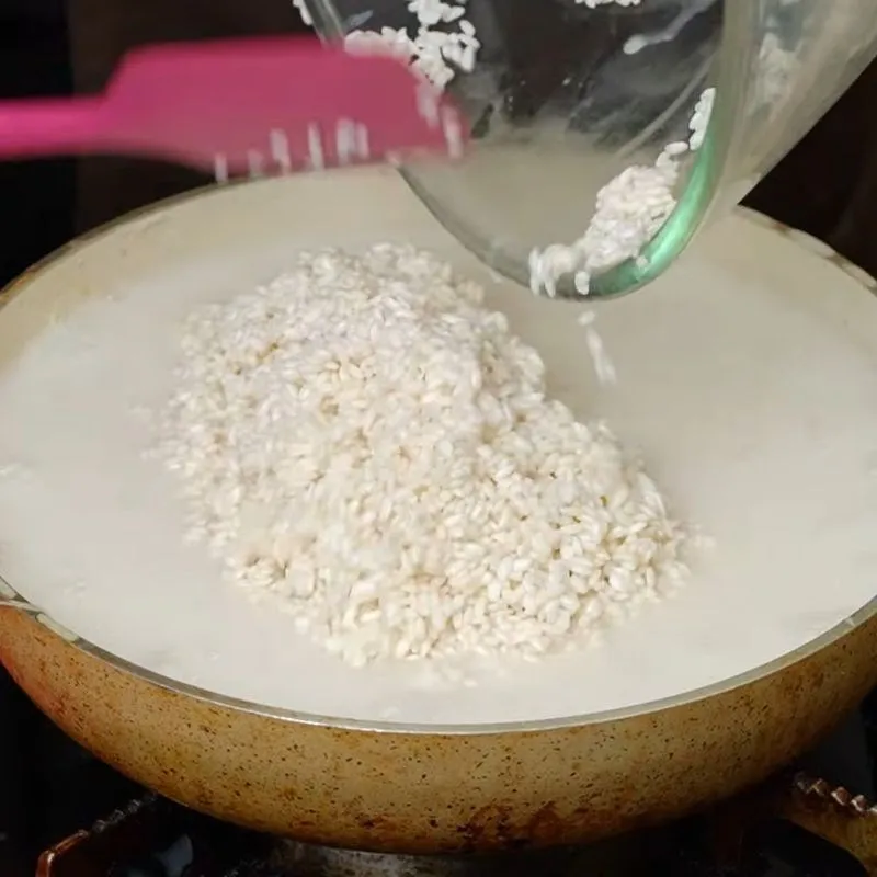 Bước 4 Đảo nếp trước khi hấp