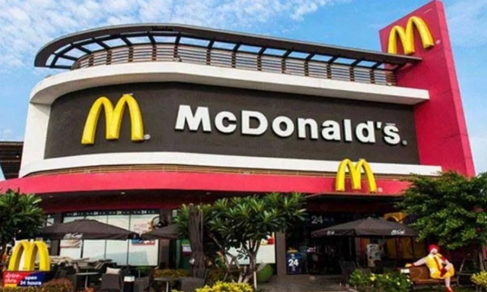 McDonald’s Tân Sơn Nhất phục vụ 24/24 gần sân bay (Ảnh: Sưu tầm internet)