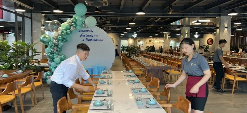 Dịch vụ khách hàng chuyên nghiệp tại nhà hàng San Hô Đỏ