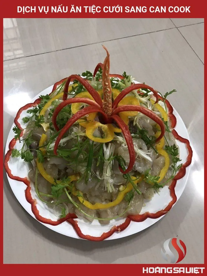 Trang trí bàn tiệc tại dịch vụ nấu ăn Sang Can Cook