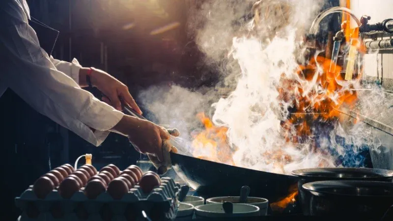 Điểm khói của dầu mè ảnh hưởng đến cách dùng dầu mè nấu ăn