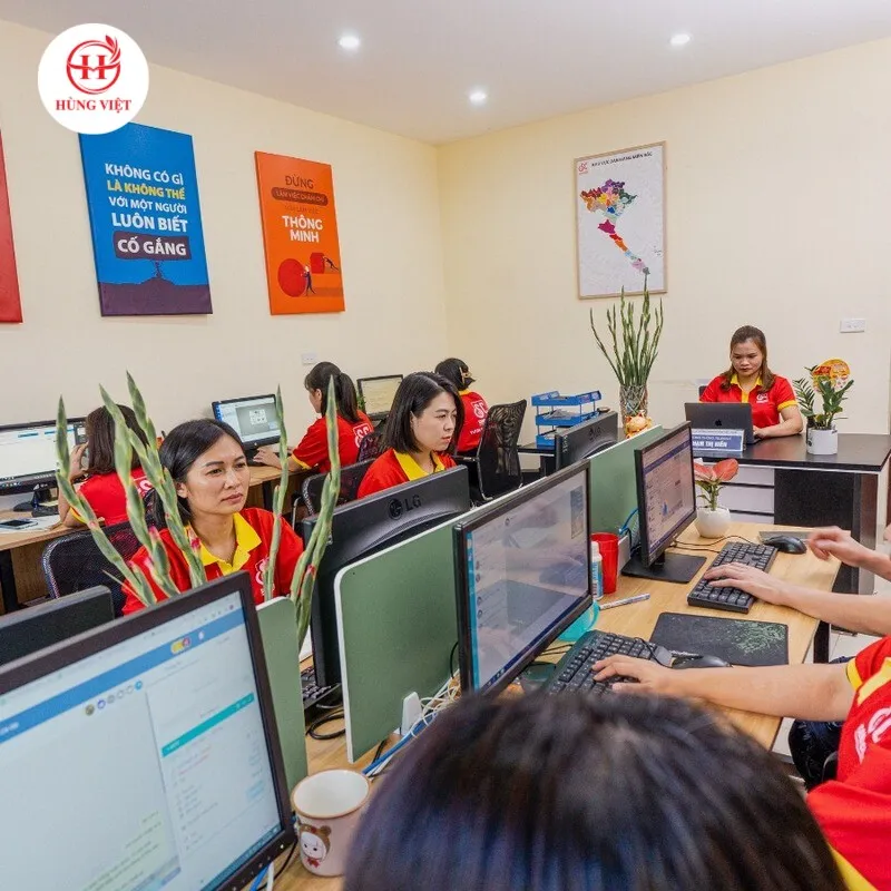 Đội ngũ chuyên gia ẩm thực hỗ trợ thực khách