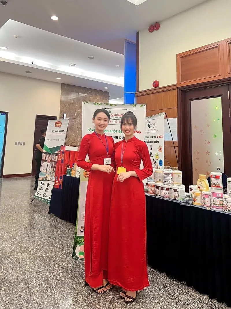 Đồng phục lễ tân nhà hàng tiệc cưới