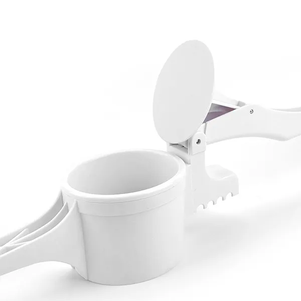 Dụng cụ dễ sử dụng, chỉ cần chọn vỉ phù hợp, cho nguyên liệu vào và ép