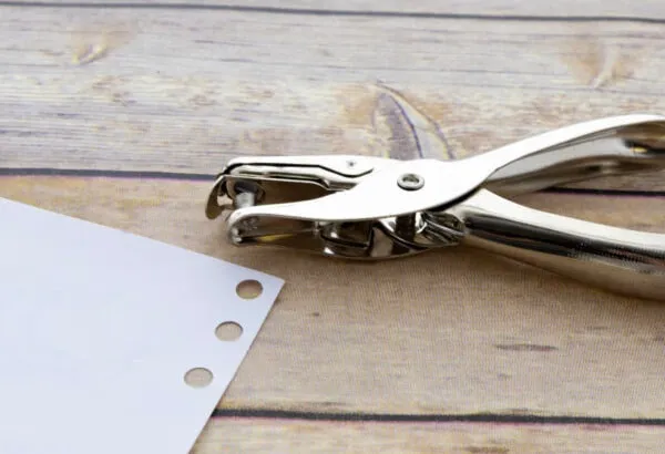 Dụng cụ bấm lỗ giấy Trio 09A0