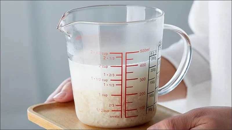 Cốc đong thủy tinh