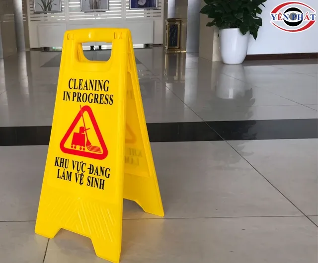 Dụng cụ vệ sinh công nghiệp biển báo