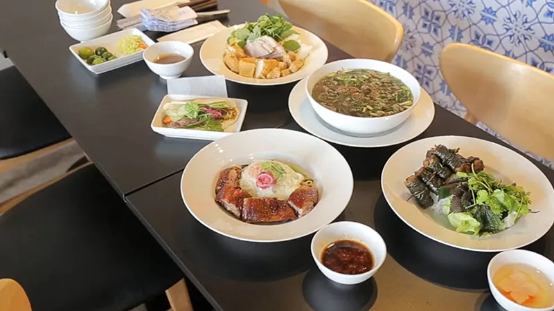 Bún chả Hà Nội tại Ông Tám