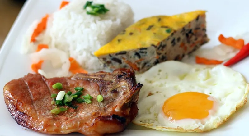 Hủ tiếu bò kho với nước dùng đậm đà