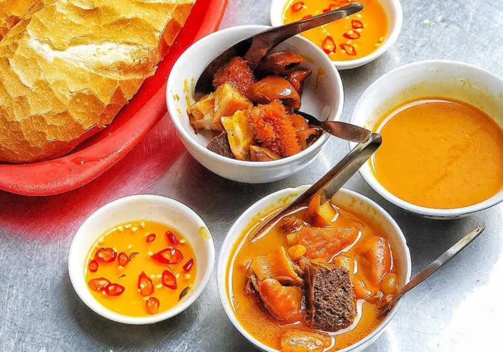 Quán phá lẩu tuy nhỏ nhưng nổi tiếng với hương vị đậm đà ở Quận 2