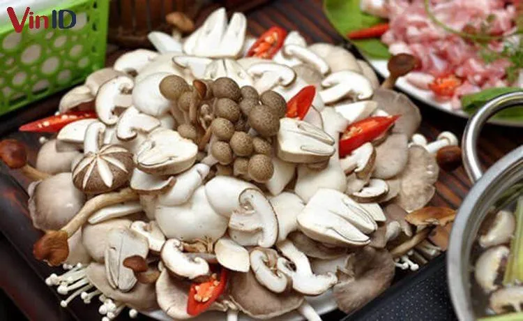 Các loại nấm đa dạng giúp tăng thêm tầng hương vị cho món lẩu