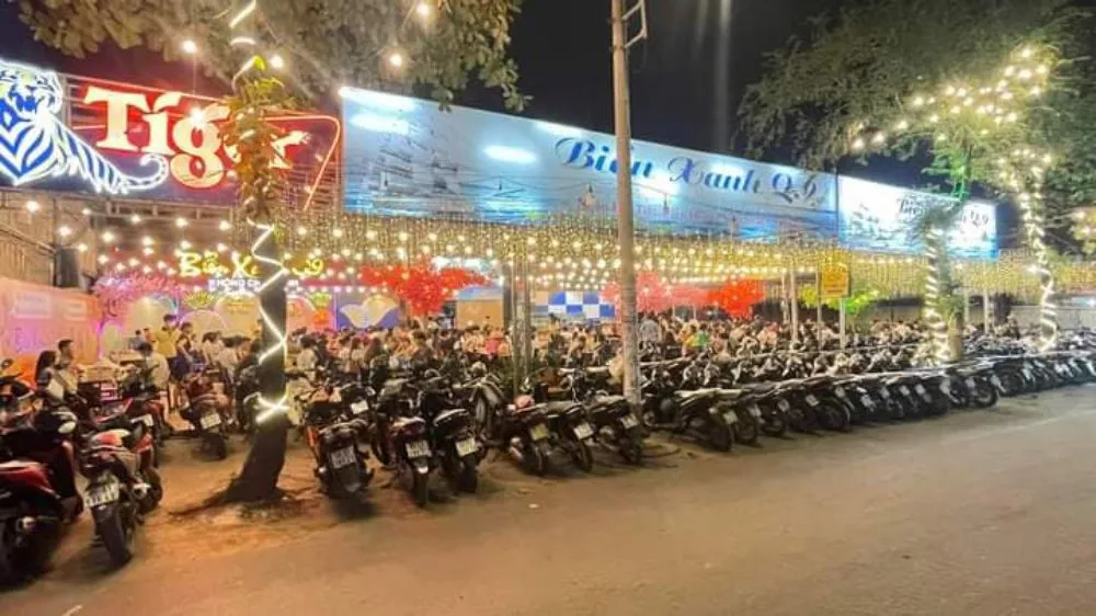 Bàn tiệc hải sản tại Biển Xanh Quận 9