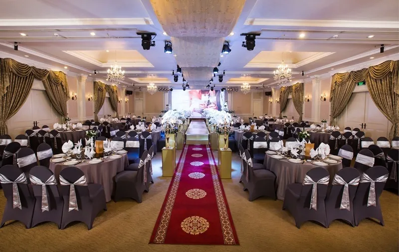 Không gian sảnh tiệc phong cách tân cổ điển tại Metropole Lý Chính Thắng