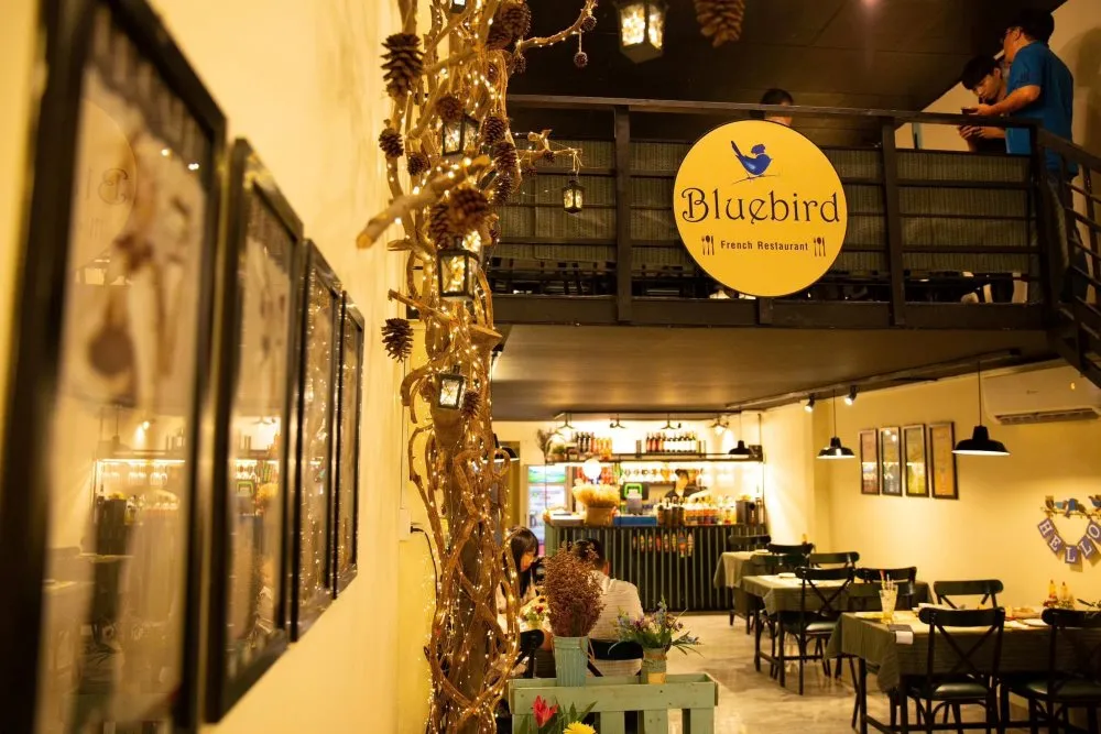 Bluebird French Restaurant là địa điểm hẹn hò lý tưởng cho giới trẻ Tân Phú