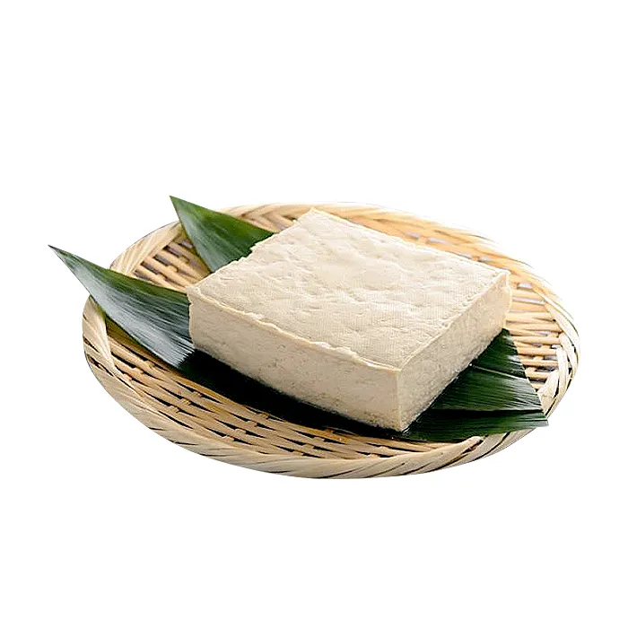 Đậu hũ trắng cắt miếng vuông để nấu canh