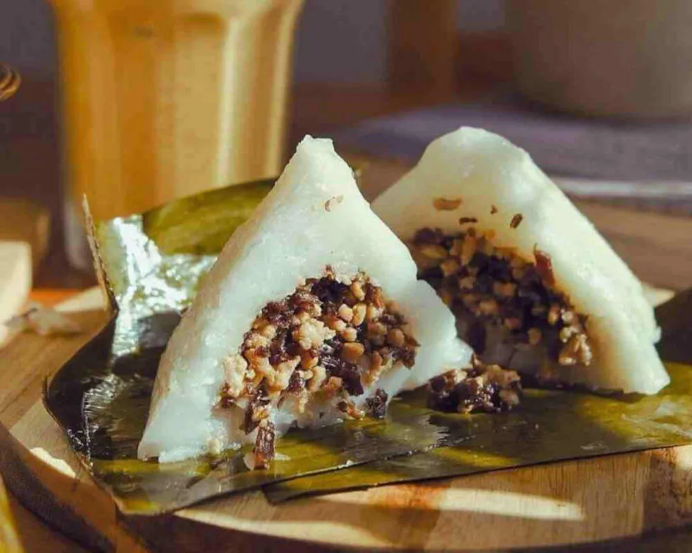 Bánh giò Hoa với nhiều topping phong phú