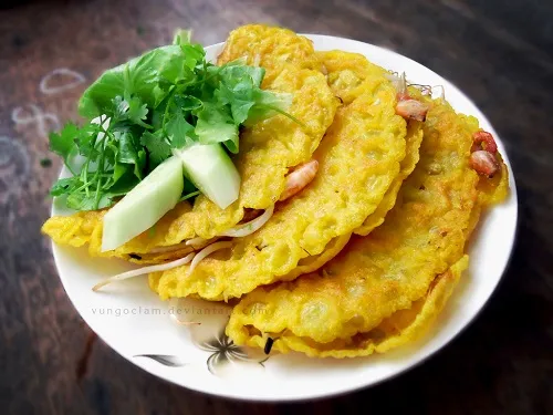 Bánh xèo miền Tây với kích thước lớn và nhân đa dạng