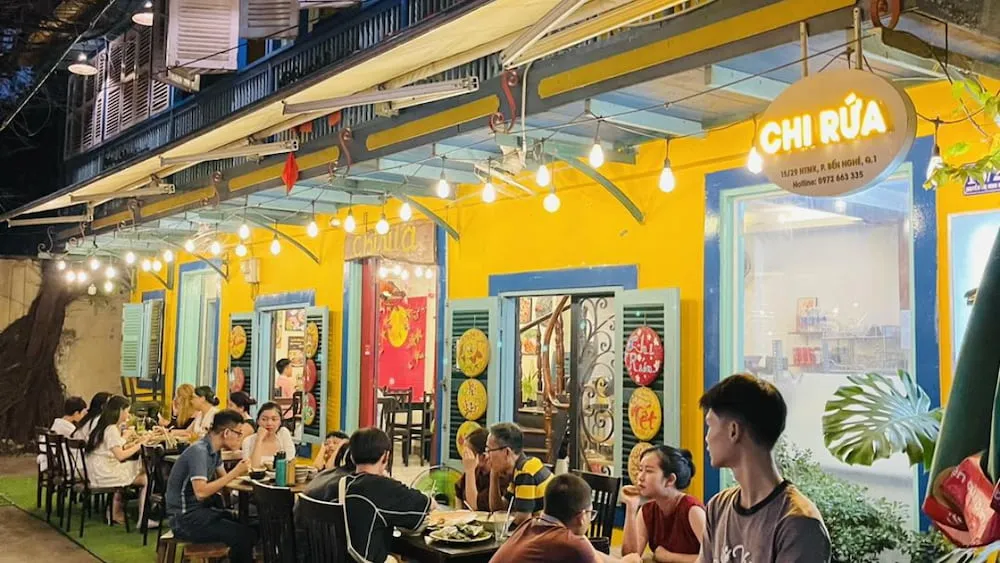 Không gian quán Chi Rứa với nét kiến trúc Huế xưa