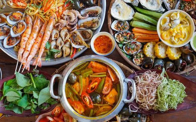 Ốc Chị Em - Mô hình quán ốc tầng thượng thú vị tại Quận 3