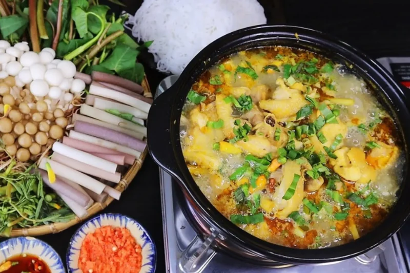 Cách Làm Lẩu Gà Nấu Mẻ Thơm Ngon Chuẩn Vị Tại Nhà