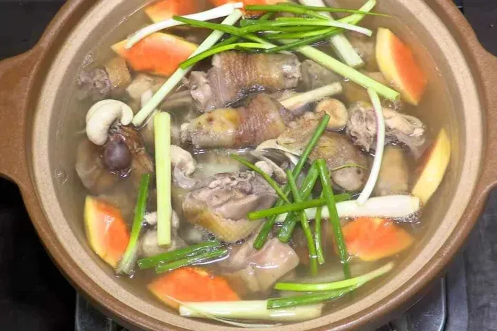 Gà đá hầm sả thơm ngon bổ dưỡng