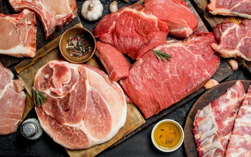 Thịt bò tươi ngon với màu đỏ tươi tự nhiên