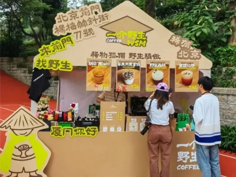 Đồng bộ nhận diện thương hiệu qua thiết kế gian hàng