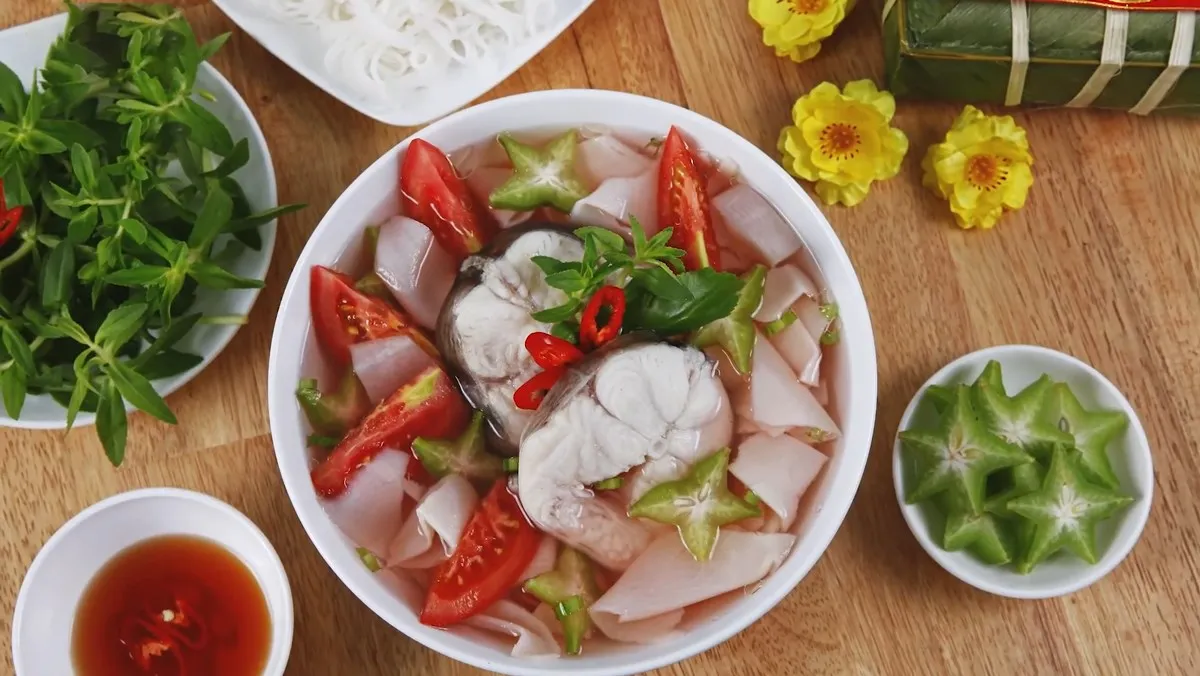 Thành phẩm món canh cá lăng nấu măng chua thơm ngon bắt mắt